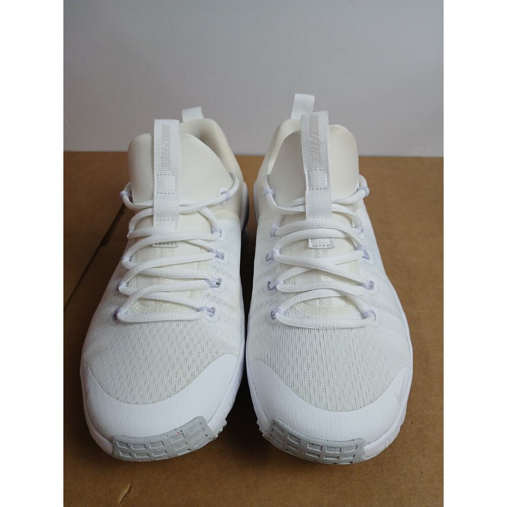 USED Nike Women's Free Metcon 6 Sneaker, White/Platinum Tint, 6.5 - Picture 2 of 4